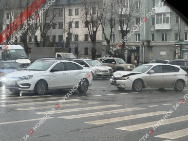 ДТП на перекрестке Херсонской и Оборонной в Луганске