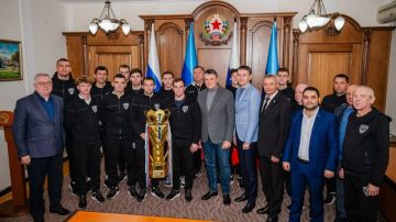 Глава ЛНР встретился с командой, победившей в Кубке Содружества – 2025