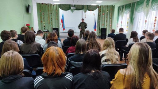 В День Конституции Российской Федерации сотрудники следственного управления провели уроки правовой грамотности