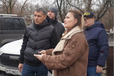 ВрИП Главы округа Игорь Ковальчук проинспектировал ход восстановления дома, повреждённого в результате удара ВСУ