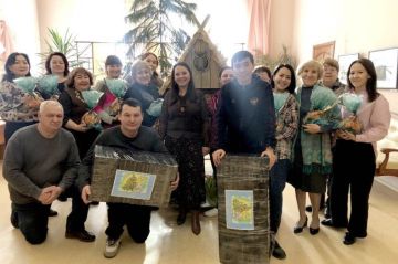 Творческим детям ЛНР отправлены подарки из Хакасии