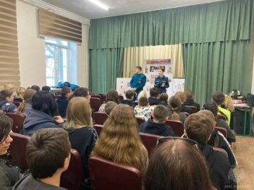 Противопожарный урок провели кременские спасатели для школьников