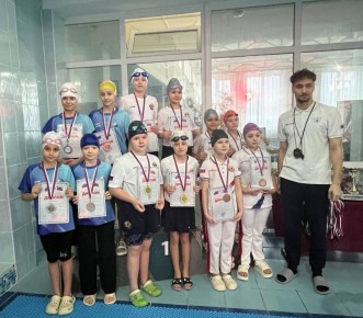 В Молодогвардейске состоялся турнир по плаванию "Золотая рыбка"