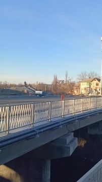 Вот сейчас выглядит мост на 395-й Шахтёрской Дивизии