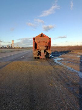 Все выходные специалисты дорожных служб трудились на автодорогах региона, обеспечивая безопасный проезд