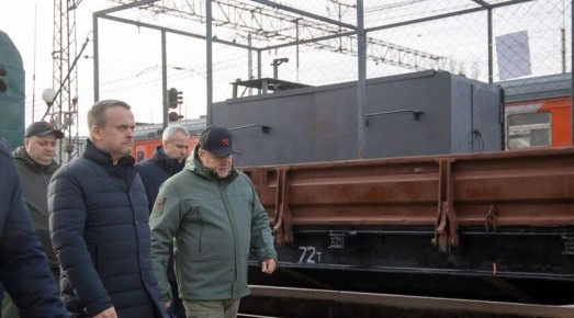 Глава Минтранса РФ осмотрел в Мелитополе поезд с усиленной защитой от БПЛА