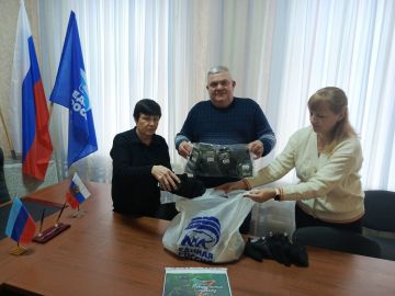 Сотрудники отдела жизнеобеспечения пгт Новодарьевка, активисты ПО № 11 и жители поселка приняли участие во Всероссийской патриотической акции «Подари тепло солдату»