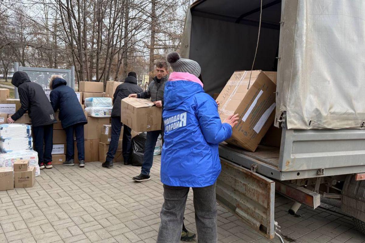 Большую посылку для жителей подшефных Республике Татарстан городов подготовили отделение «Единой России» Нижнекамска, «Молодая Гвардия Единой России» и местные жители