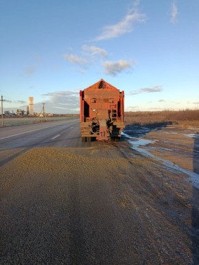 Все выходные специалисты дорожных служб трудились на автодорогах региона, обеспечивая безопасный проезд