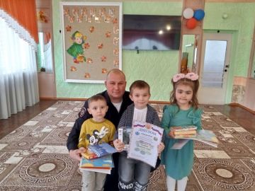 Сотрудники ОГИБДД ОМВД России «Брянковский» поздравили победителей!