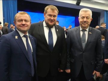 В ходе заседания Генерального совета партии «Единая Россия» состоялась очередная встреча председателя Луганского республиканского отделения «ОПОРЫ РОССИИ» Дениса Колесникова с президентом организации Александром Калининым