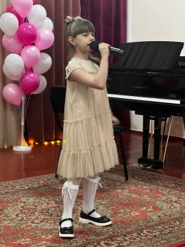 В Детской школе искусств № 2 г. Ровеньки прошёл конкурс среди учащихся вокального отделения, посвященный 100-летию со Дня рождения выдающегося советского композитора Владимира Яковлевича Шаинского