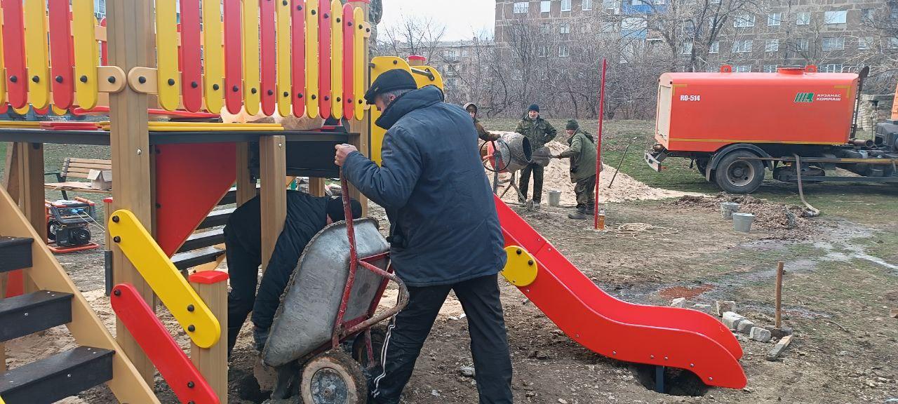 Сергей Крамаренко: Инициативный проект «Детская площадка» был внесен инициативной группой жителей поселка городского типа Лозовский в Администрацию Славяносербского муниципального округа