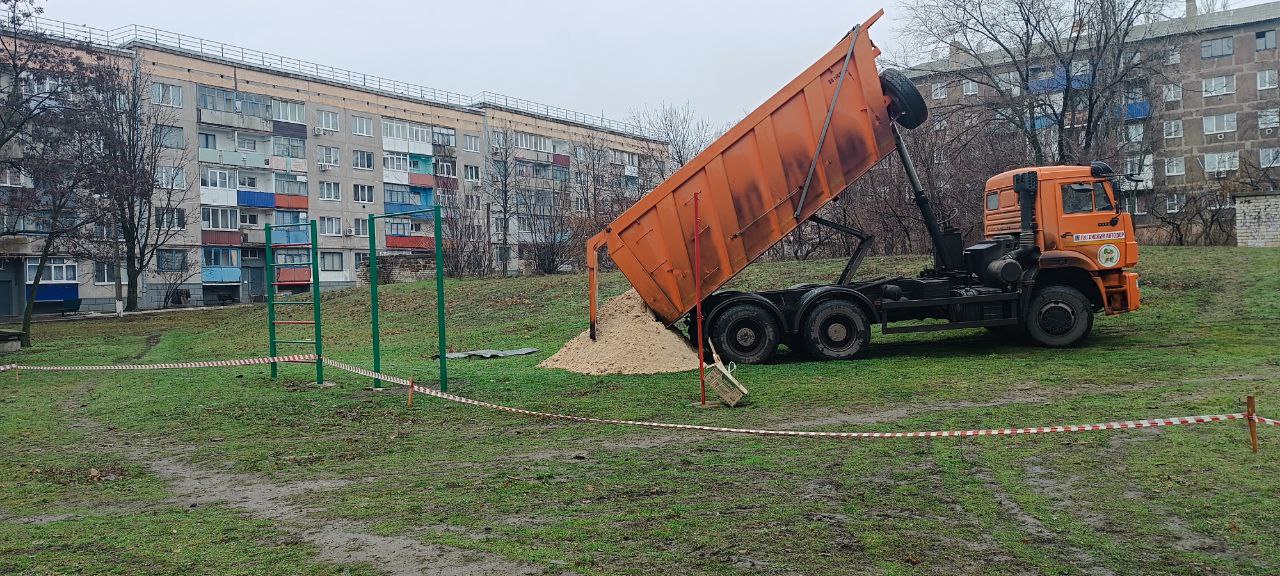 Подходит к завершению реализация инициативного проекта «Детская площадка» в пгт