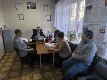 Альберт Зинченко: Вчера Первый заместитель Главы Станично-Луганского МО Владимир Макеев провел заседание межведомственной Комиссии Администрации Станично-Луганского МО: