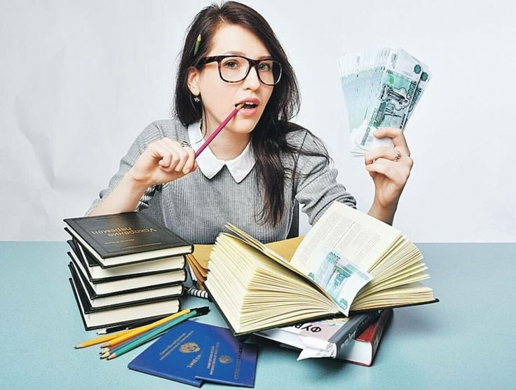 Студентки ЛНР получили более 2,3 млн рублей пособий за детей