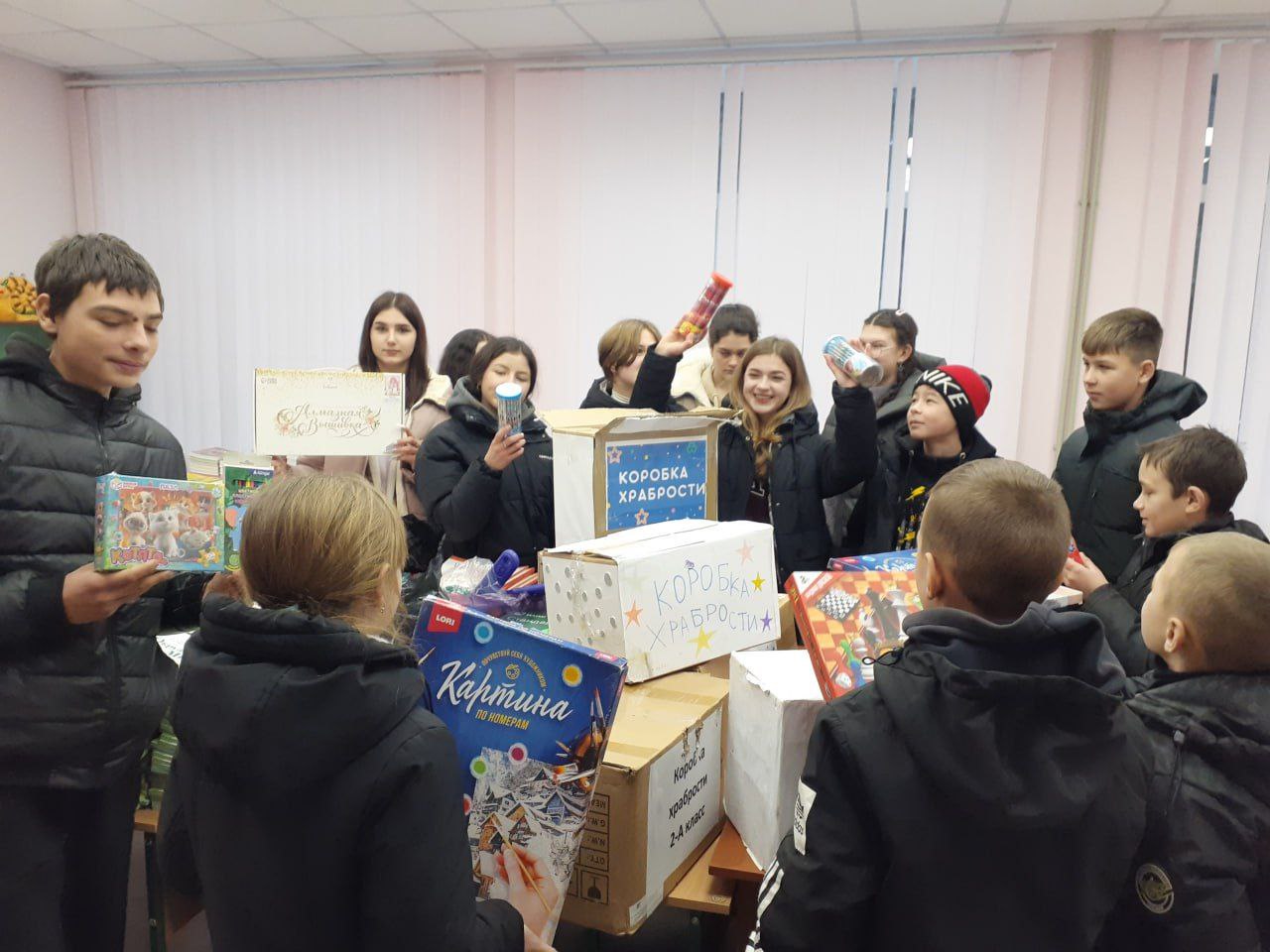 Акция "Коробка храбрости" охватила всю страну