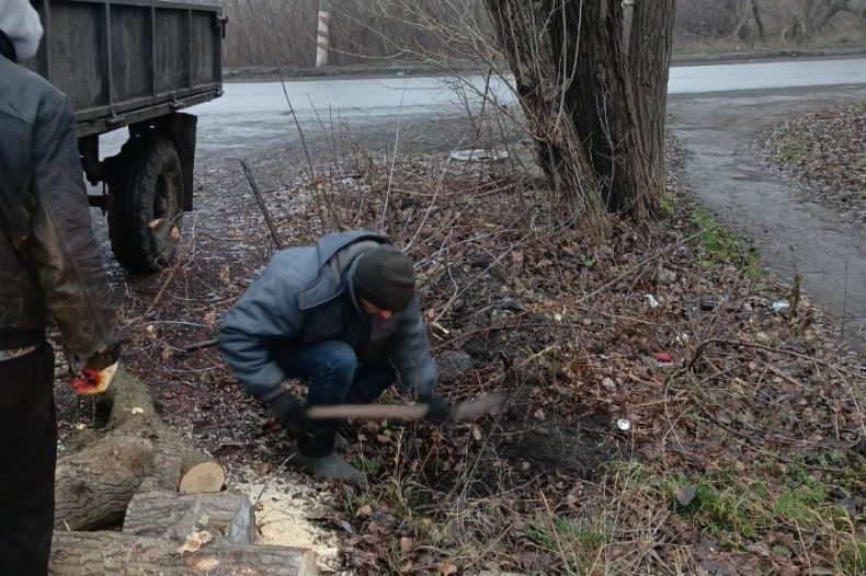 МУП «Благоустройство СМО» проводит работы по установке дорожных знаков, предоставленных нашему округу Красноярским краем