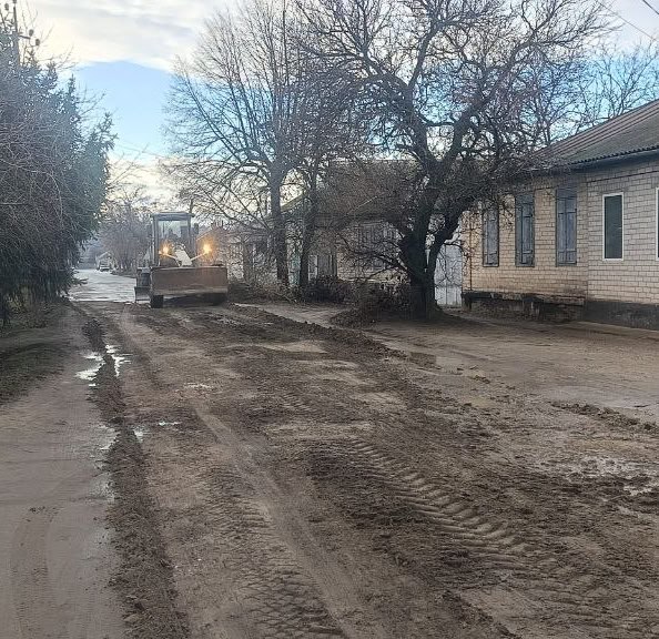 В Старобельском муниципальном округе продолжаются плановые работы по грейдированию дорог