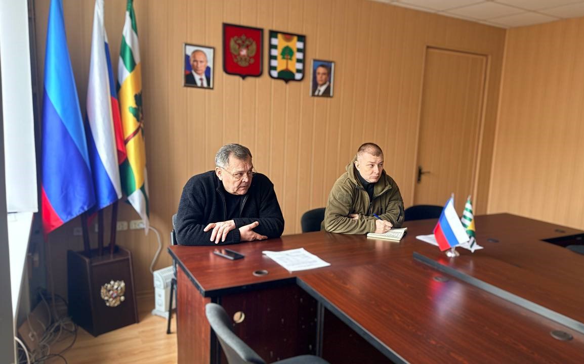 Врип Главы Евгений Шаталин провел рабочее совещание с руководителями коммунальных служб, представителями образования и здравоохранения