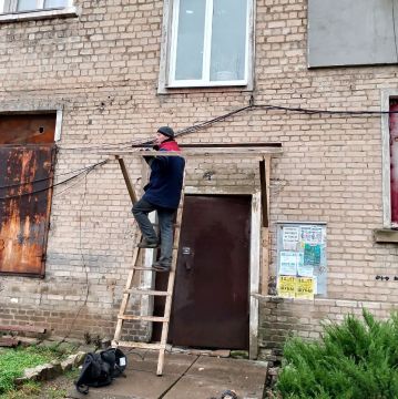 Первомайский филиал НКО "ЕУК" по управлению МКД на территории ЛНР продолжает работы по благоустройству придомовой территории