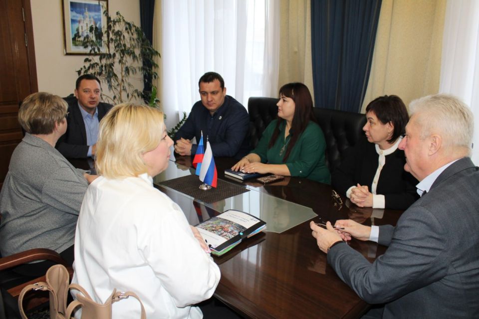 ������ �������: � ������� ������� ��� ����� �������� ����������� ������ ��������� ������� � ��������� �������� ����������