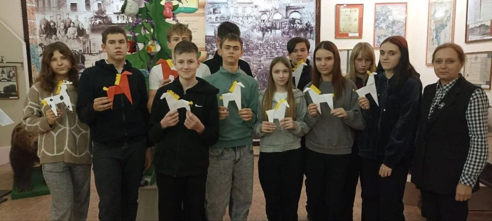 Новогодние традиции сквозь века: в Старобельском музее прошла творческая встреча