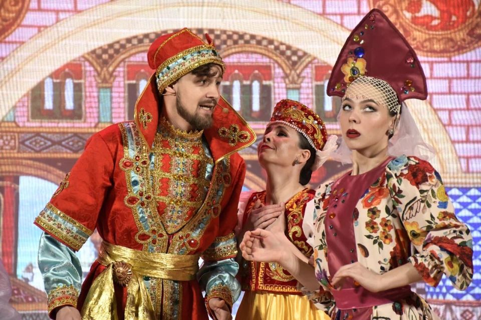 В Луганской академической филармонии состоялась премьера новогоднего представления «Как Домовой Новый год переполошил»