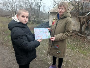 В творческом объединении «Азбука натуралиста» прошла уличная акция в преддверии зимних каникул с распространением памяток «Безопасность детей на дорогах зимой»