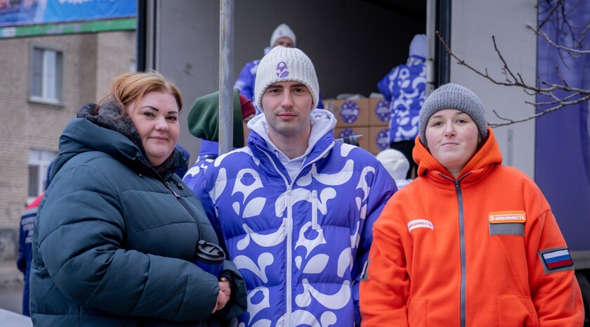 Московские волонтеры доставили более 11 тыс. подарков для детей Республики