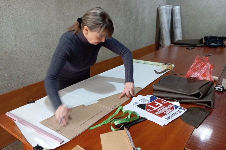 Свердловский волонтёрский пункт «Всё для Победы!» формирует команду швей и раскройщиц для изготовления востребованных на фронте «пончо»