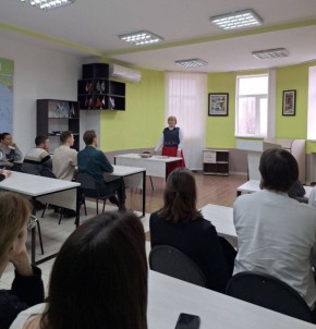 В рамках реализации грантового проекта «Клуб общественной дипломатии «Дружба народов» состоялся семинар «Развитие навыков «Риторика и этика»