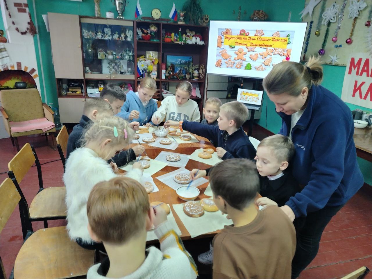 В филиале «Клуб пгт Вергулевка» прошел мастер-класс по приготовлению праздничных пряников «Николайчики»