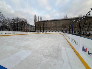 Стал известен график работы и цены открытого ледового катка в Луганске