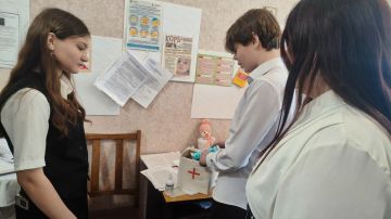 В Лутугинском средней школе №2 поддержали акцию «Наша аптечка скорой помощи»