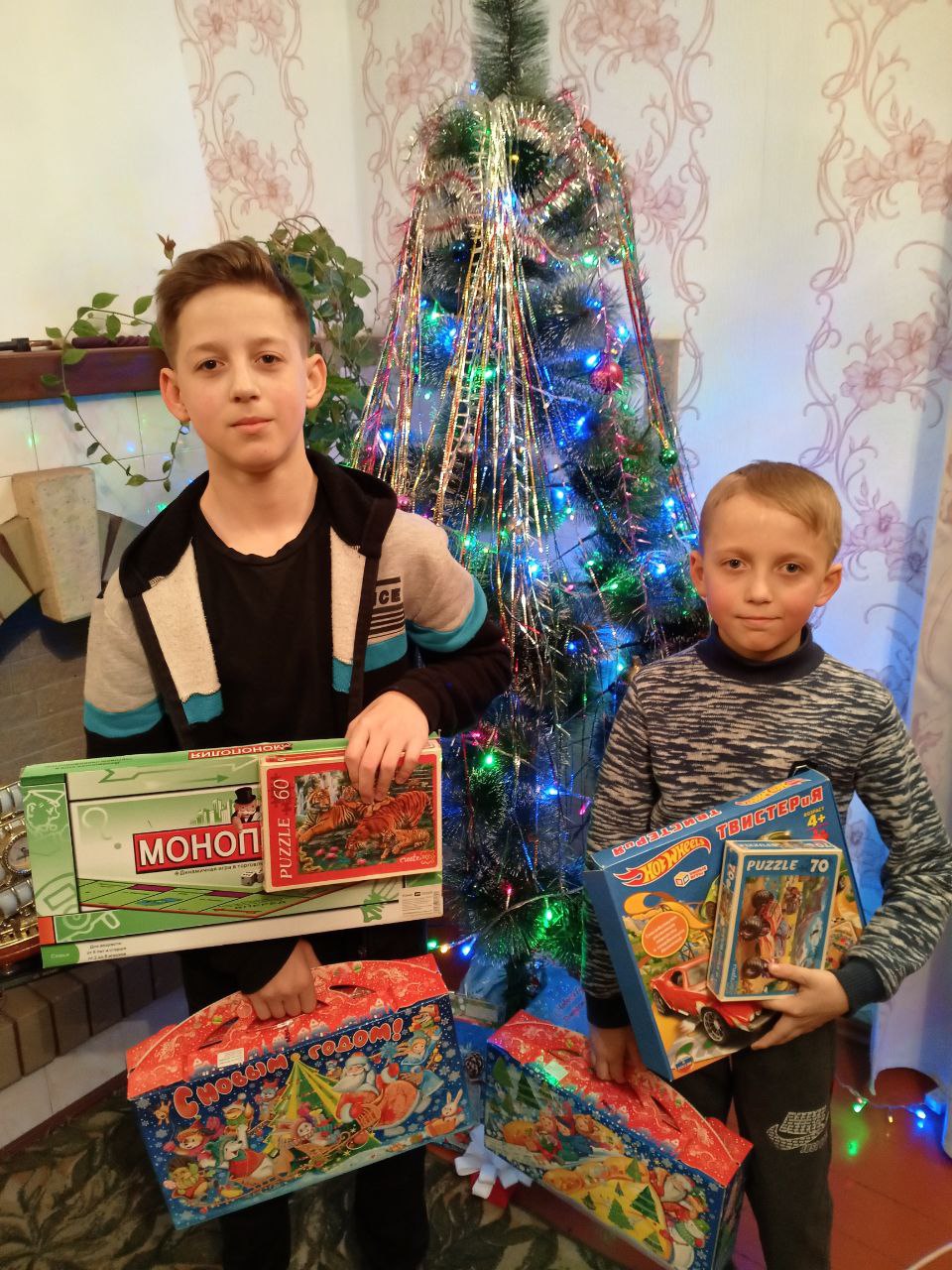 Вручение подарков детям, о ставшимся без попечения родителей 1