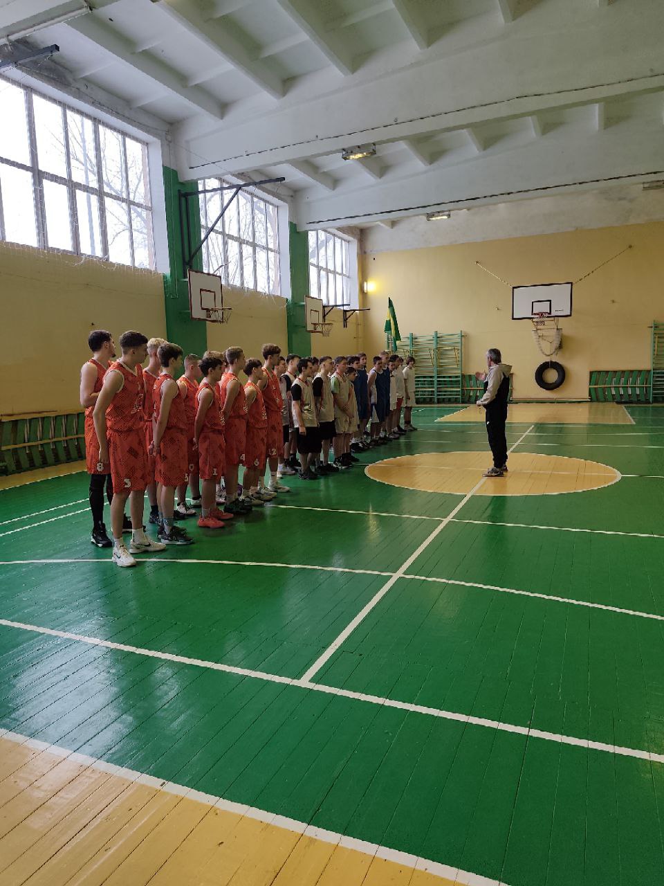 В Перевальске прошли зональные игры по баскетболу среди школьников