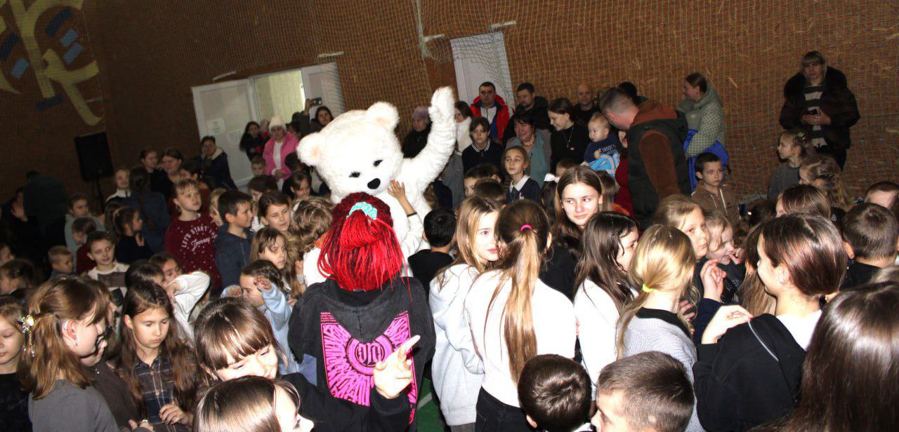 Сегодня в Белокуракино состоялась замечательная театрализованная развлекательная программа, посвященная празднованию Святителю Николаю Чудотворцу и открытию главной ёлочки...