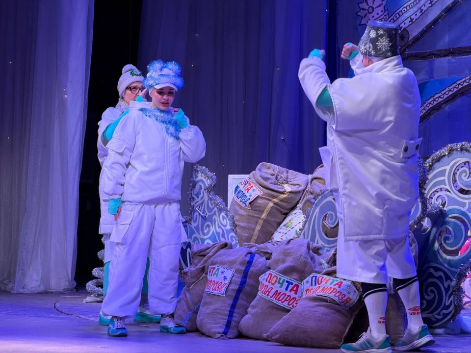 Сказка с уроком доброты: в Луганске представили спектакль «Снегурочке никто не пишет»