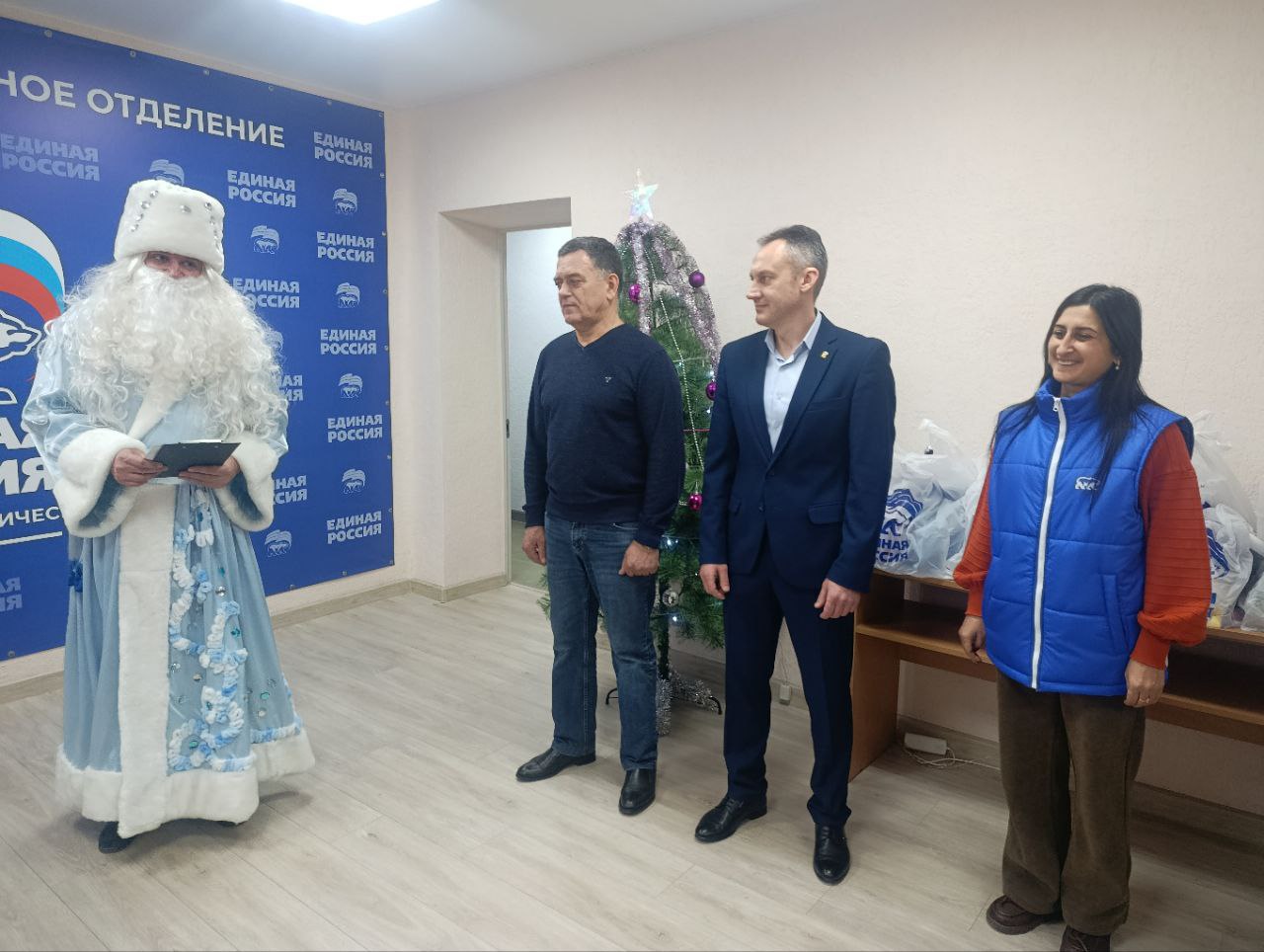 День святителя Николая Чудотворца –любимый праздник взрослых и детей, который отмечается ежегодно как праздник добра и верности традициям, как один из новогодних праздников