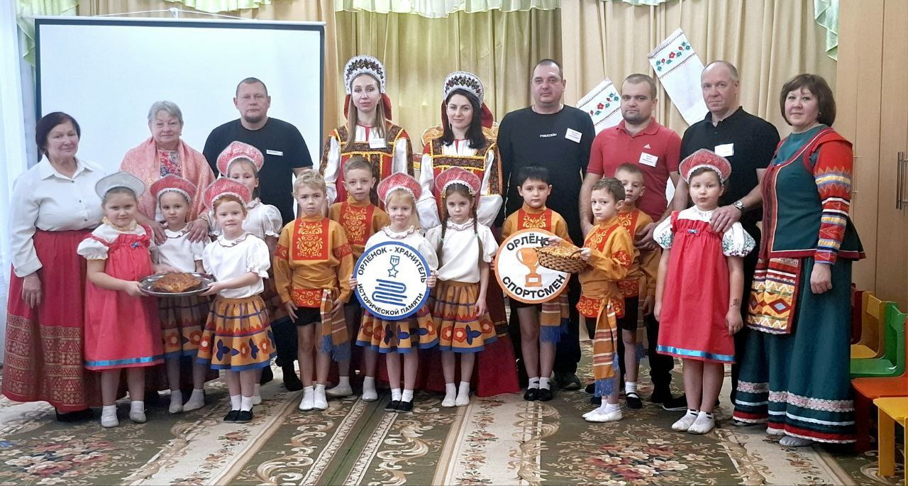 Сегодня на базе 20-ти дошкольных образовательных учреждений и дошкольных отделений Краснолучского округа прошел единый день родительского самоуправления