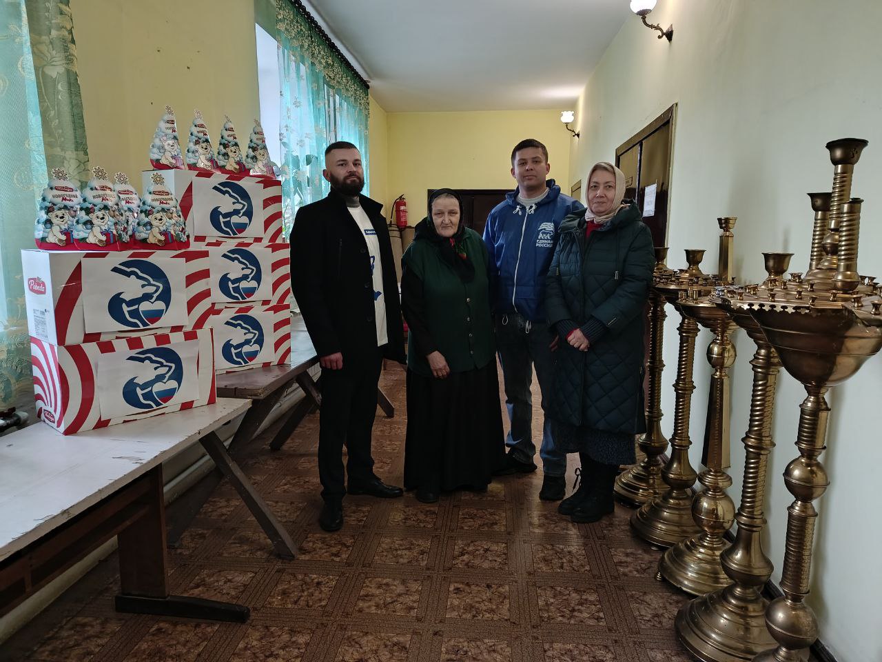 Единороссы Северодонецка поздравили детей с Днем Святителя Николая