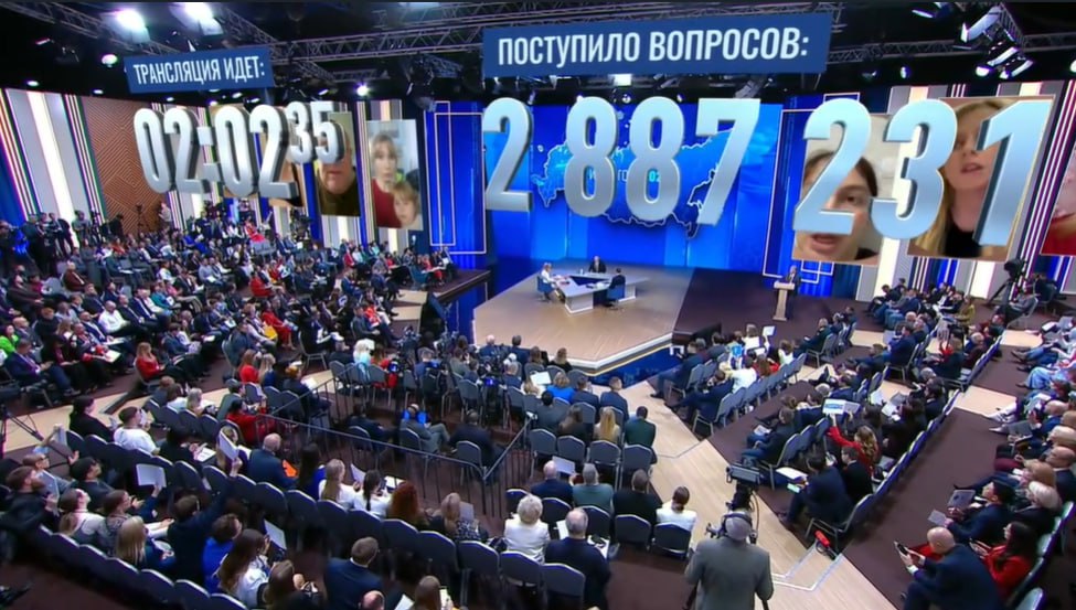 Более двух часов уже длится Прямая Линия с Владимиром Путиным!