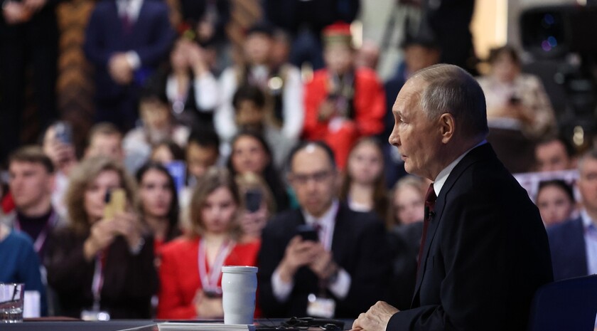 Путин о селфи Зеленского у стелы в Купянске: «Чего стоять на пороге? Заходи в дом!»