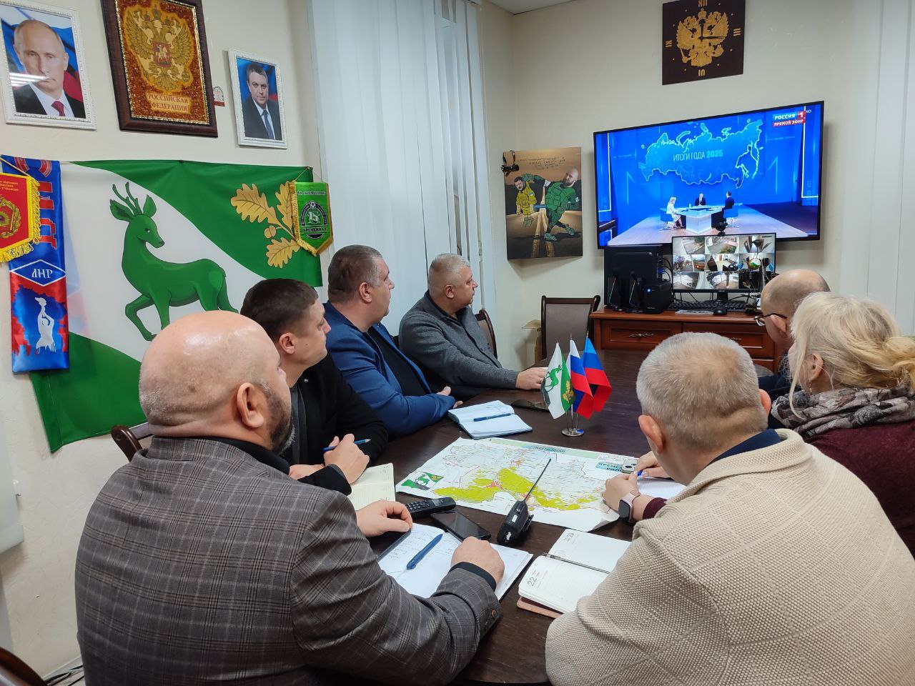 Вячеслав Третьяков: Вместе с моими заместителями, помощниками, Председателем Совета и советником, собрались чтобы в прямом эфире смотреть – "Итоги года 2025" с нашим Верховным главнокомандующим Владимиром Владимировичем...