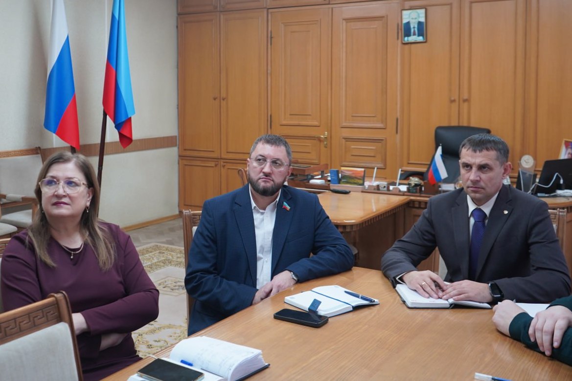 Вместе со всей страной жители и руководство Свердловска слушали пресс-конференцию и прямую линию с гражданами Президента РФ