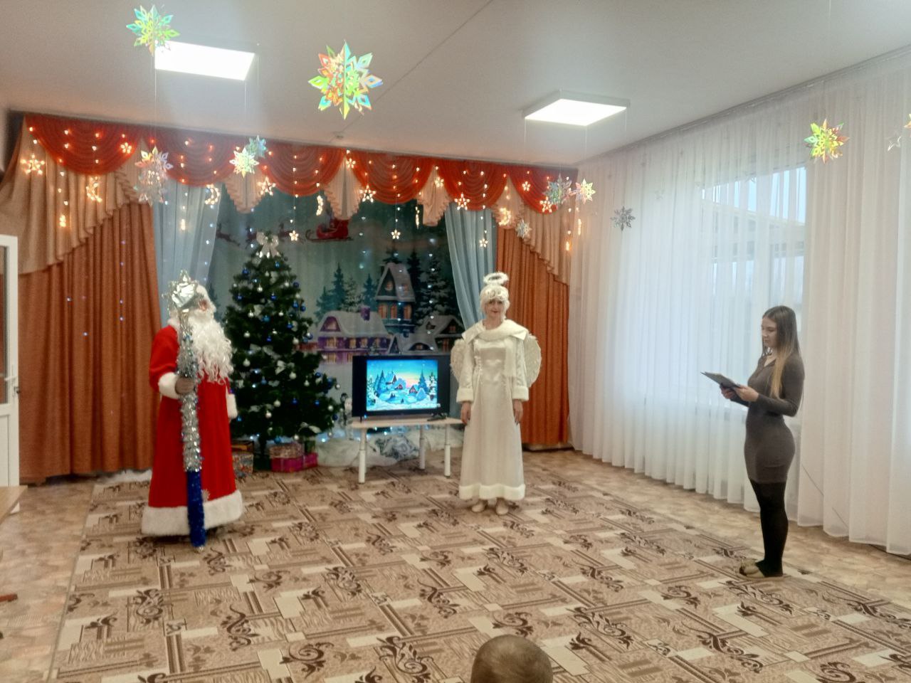 Сегодня, с целью приобщения детей к культуре русского народа, знакомства с историей жизни Святого Николая, воспитания у детей уважительного отношения к другим людям в ГБДОУ ЛНР «Беловодский ЯС №2 «Радуга» прошло...