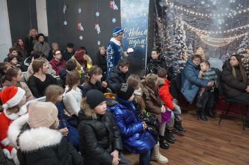 Красноярские артисты подарили новогоднюю сказку детям из семей погибших участников СВО