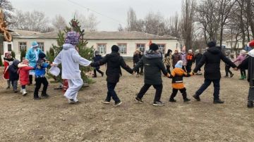 В пгт Бугаевка состоялось открытие поселковой елки