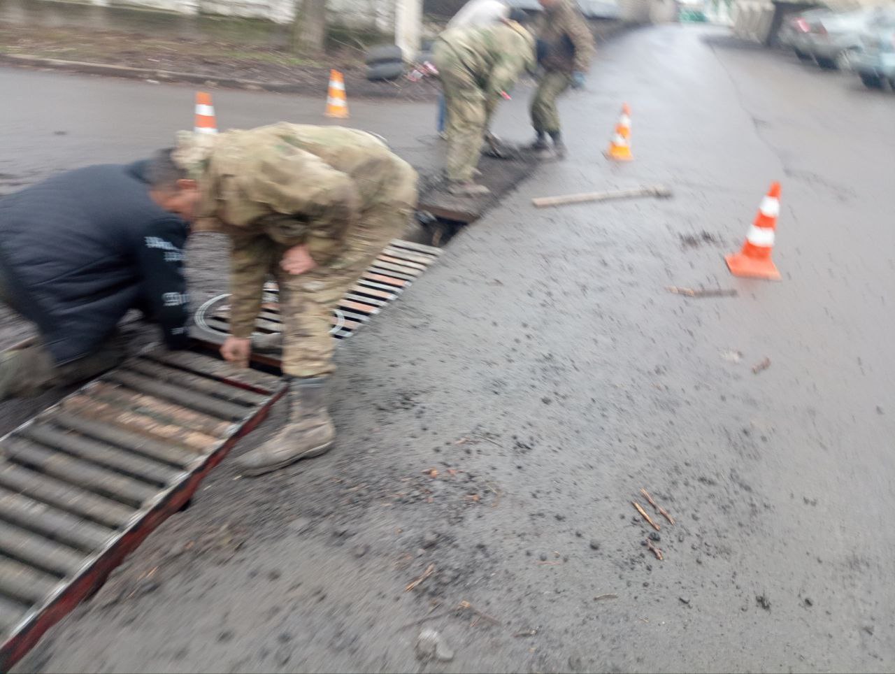Ровеньковские коммунальщики в деле: забота о городе продолжается!